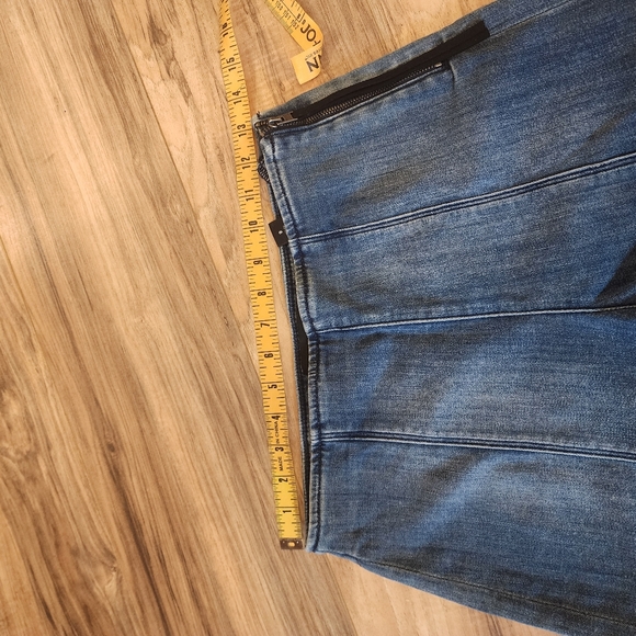 Shorts - Picture 6 of 6